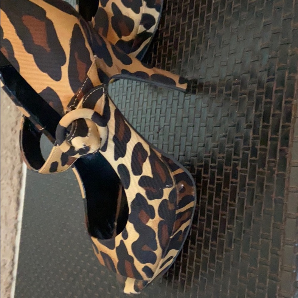 SHOES - Picture 3 of 3